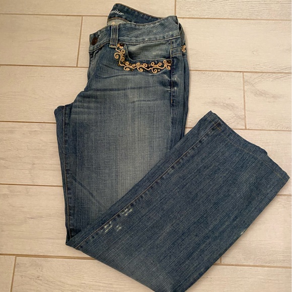 EUC Guess Premium Size 31 Embroidered and Distressed Bootcut Jeans - Picture 3 of 15